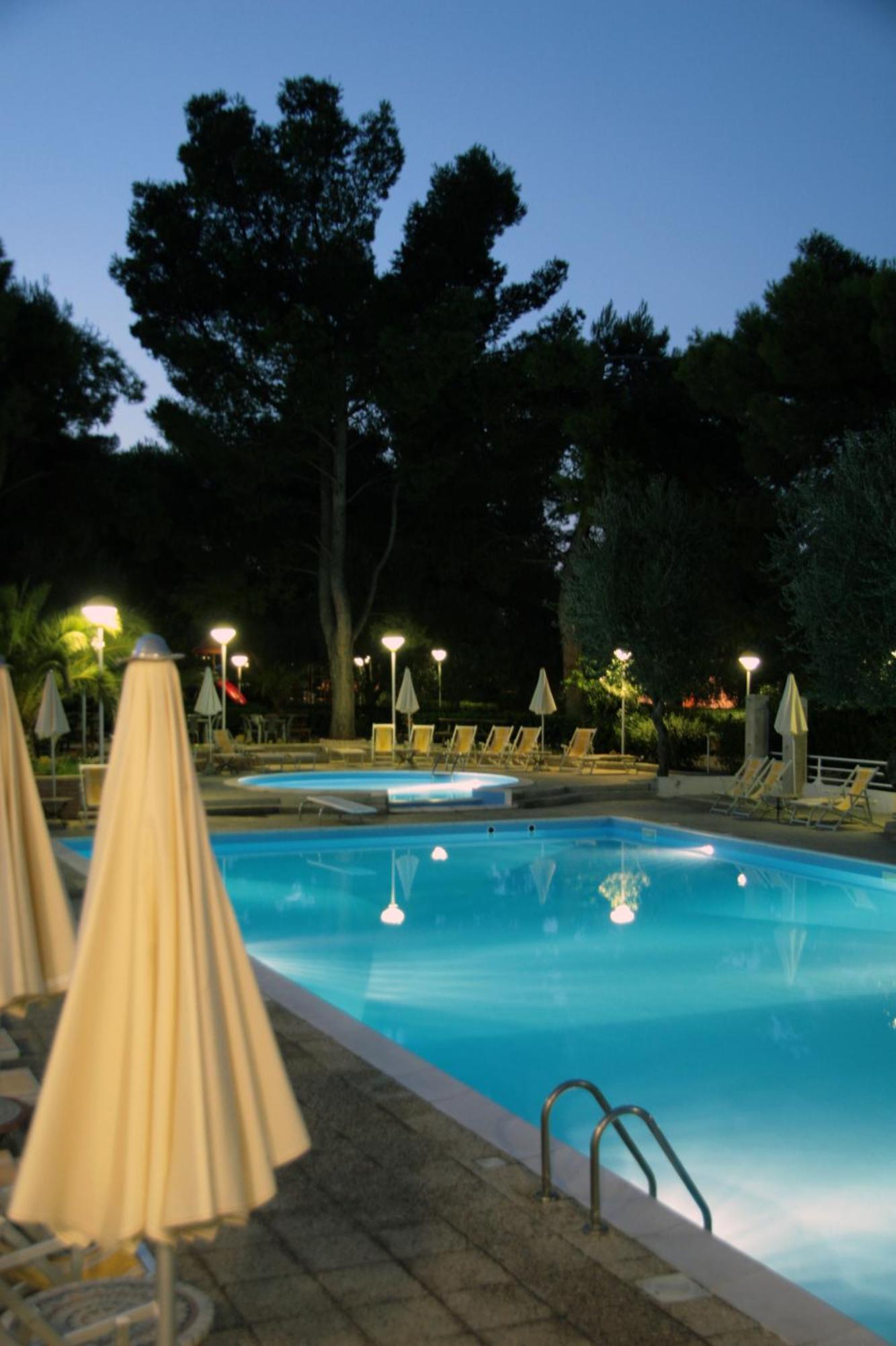 Villaggio Turistico Residence Delfino Vieste Extérieur photo