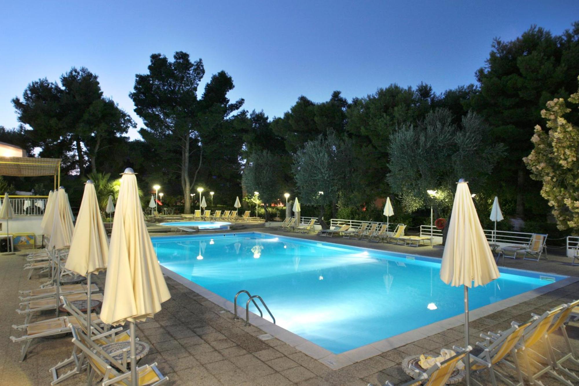 Villaggio Turistico Residence Delfino Vieste Extérieur photo