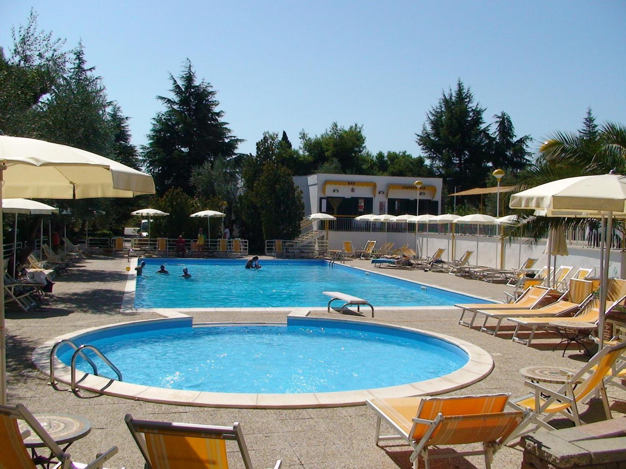 Villaggio Turistico Residence Delfino Vieste Extérieur photo