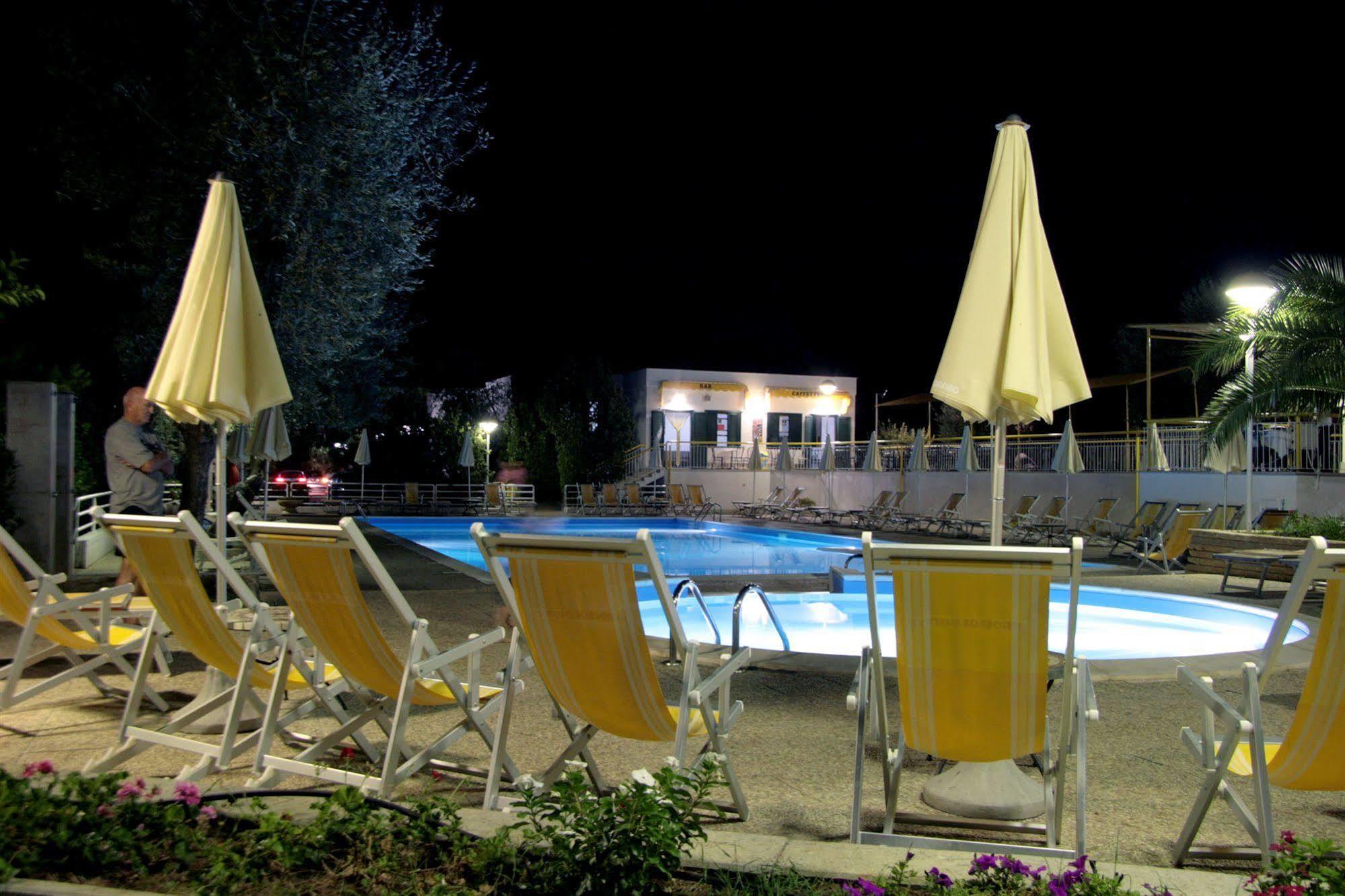Villaggio Turistico Residence Delfino Vieste Extérieur photo